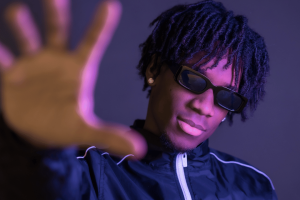 Metode untuk Menggabungkan Jaket Almamater dengan Pakaian Sehari-Hari