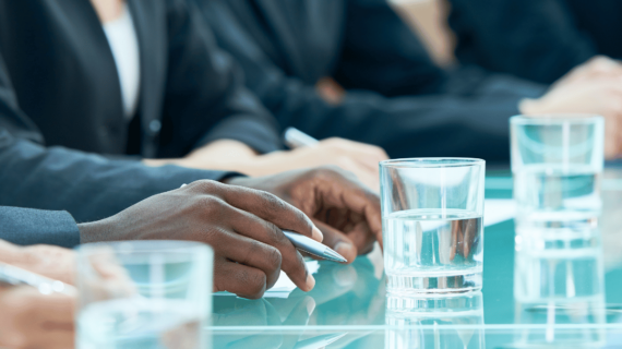 Memilih Jaket Almamater untuk Acara Resmi dan Santai