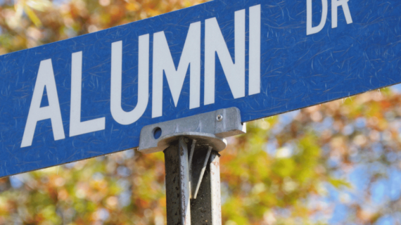 Review Jaket Almamater dari Perspektif Alumni