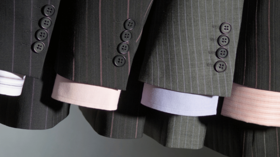 Tren Warna Jas Almamater di Berbagai Kampus