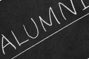 Cerita Alumni Mengenai Pengalaman dengan Jas Almamater Mereka