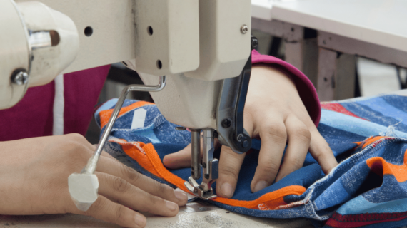 Cara Memilih Bahan Seragam yang Tepat untuk Iklim di Indonesia