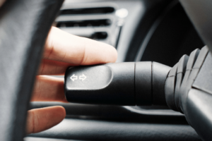 Apa Itu Blinker Fluid? Fakta Lucu Tentang Mobil yang Mungkin Kamu Belum Tahu