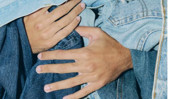 Perbedaan Denim dan Jeans: Panduan Lengkap Buat Kamu yang Suka Jaket Custom