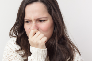 Kenapa Jaket Baru Bisa Berbau Apek?