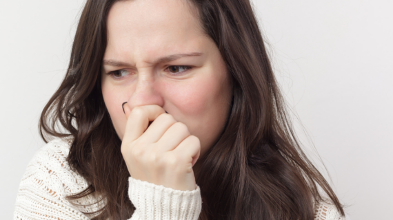 Kenapa Jaket Baru Bisa Berbau Apek?