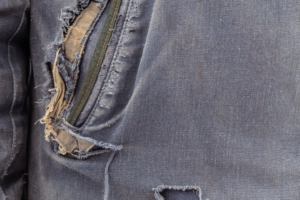Kenapa Bulu Keluar dari Jaket Bulu Angsa?