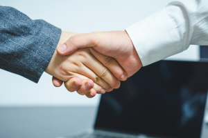 Tips Menjalin Kerja Sama dengan Vendor Konveksi Jaket yang Profesional dan Terpercaya