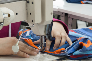 Konveksi Jaket vs. Pabrik Garmen : Pilih yang Tepat untuk Kebutuhanmu!