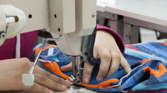 Konveksi Jaket vs. Pabrik Garmen : Pilih yang Tepat untuk Kebutuhanmu!